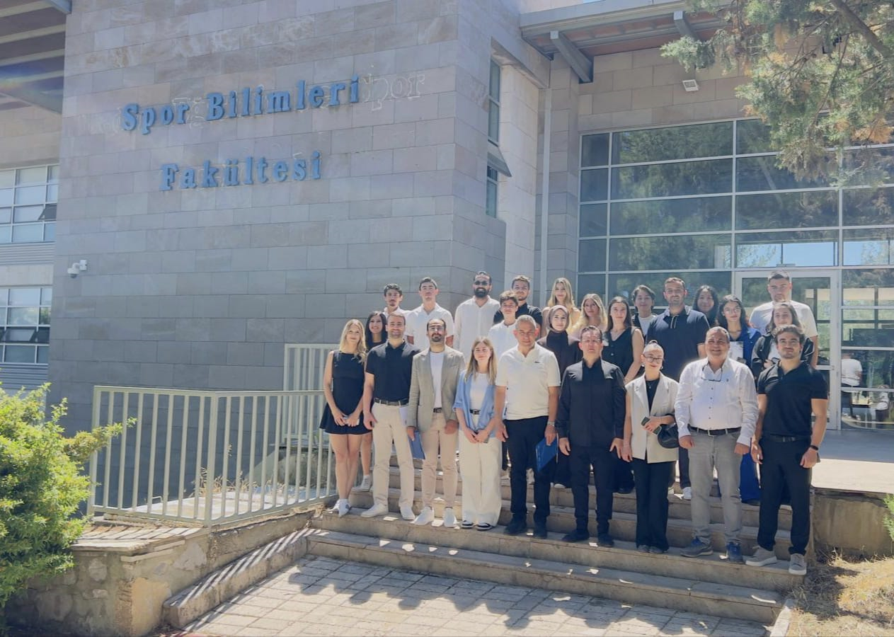 Spor Yöneticiliği ve Antrenörlük Eğitimi Bölümü Öğrencilerinden Araştırma ve Proje Sunumları