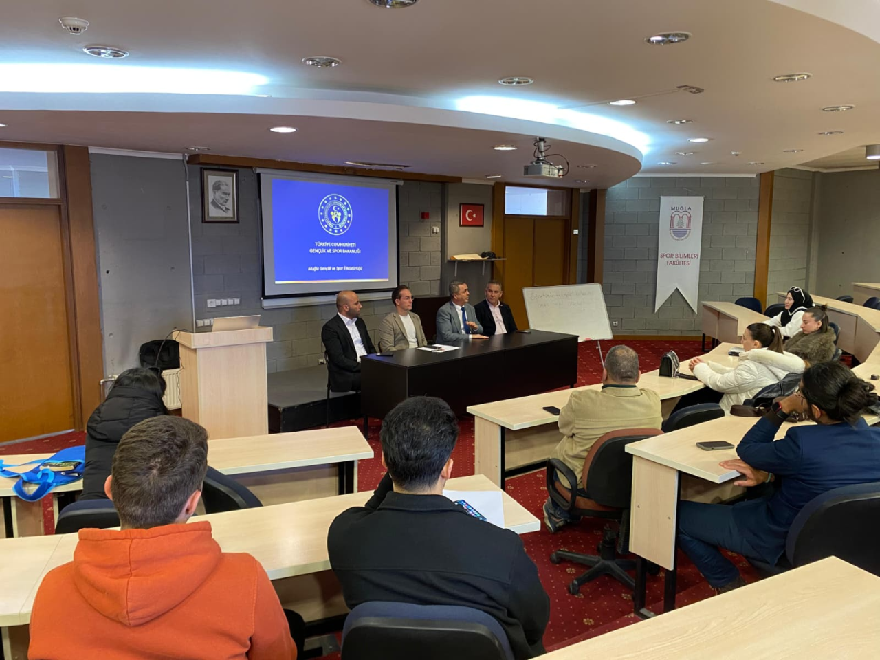 Bölümümüz Spor Yönetimi Uygulaması Toplantısı ve 2026 Gençlik Yılı etkinlikleri çerçevesinde Kariyer Günü söyleşisi Spor Bilimleri Fakültesi Amfisi’nde Gerçekleşti