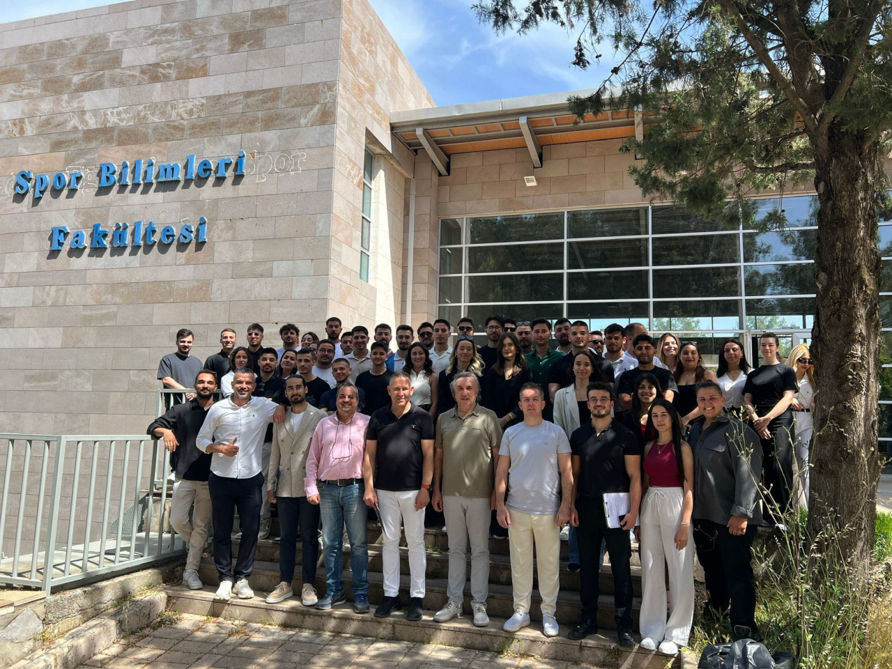 Spor Yöneticiliği Öğrencilerinden Bilimsel Poster Sunumu