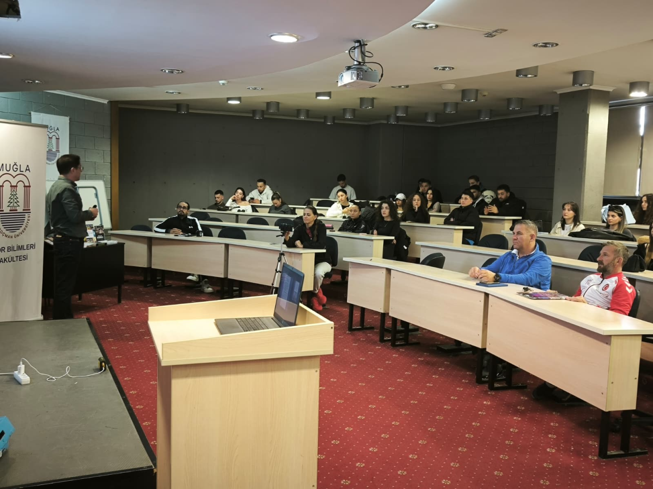 Fakültemizde “Spor İnsanı Kitap Okur mu?” Başlıklı Seminer Gerçekleştirildi