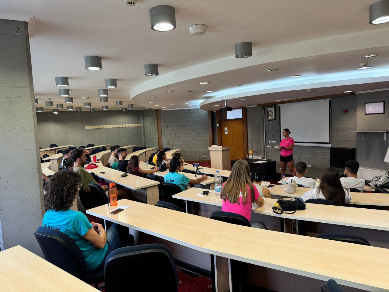 “Spor Hizmetlerinde Şirketleşme” Semineri Gerçekleştirildi