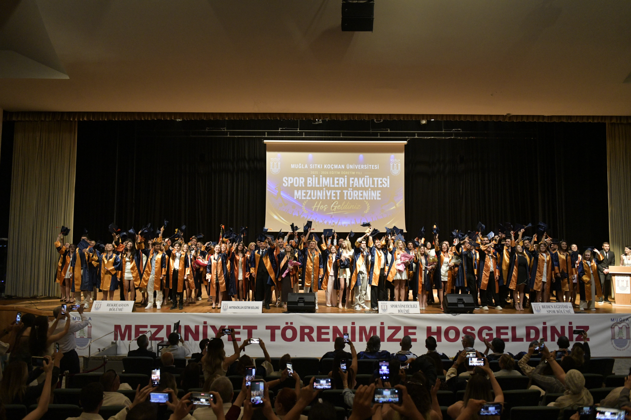 Spor Bilimleri Fakültesi’nde Mezuniyet Coşkusu
