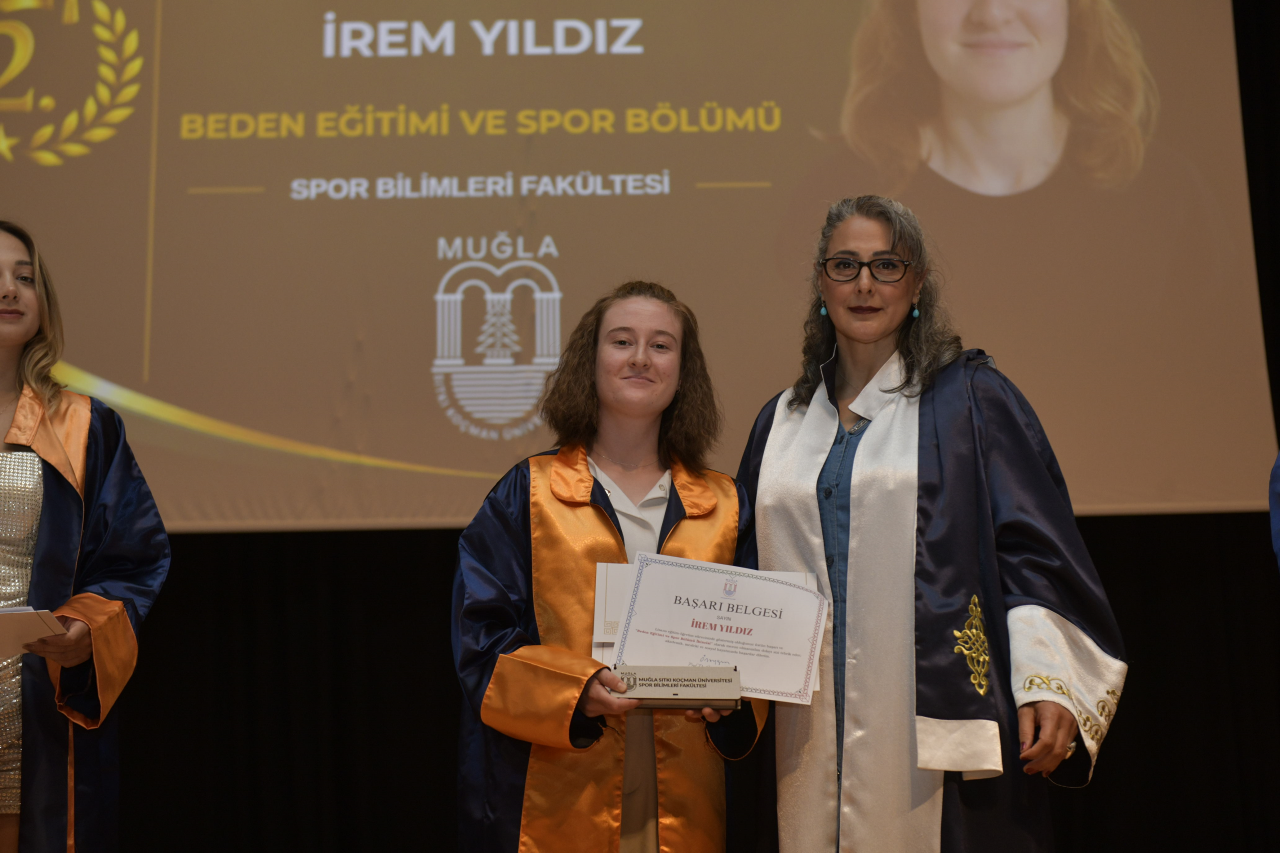 Spor Bilimleri Fakültesi’nde Mezuniyet Coşkusu