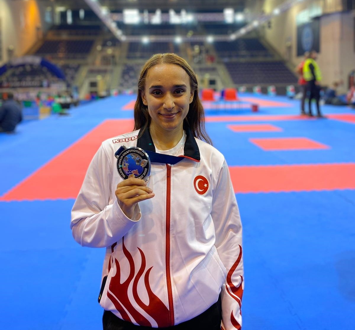 Öğrencimiz Büşra Demirayak Dünya Şampiyonasından Madalya İle Döndü