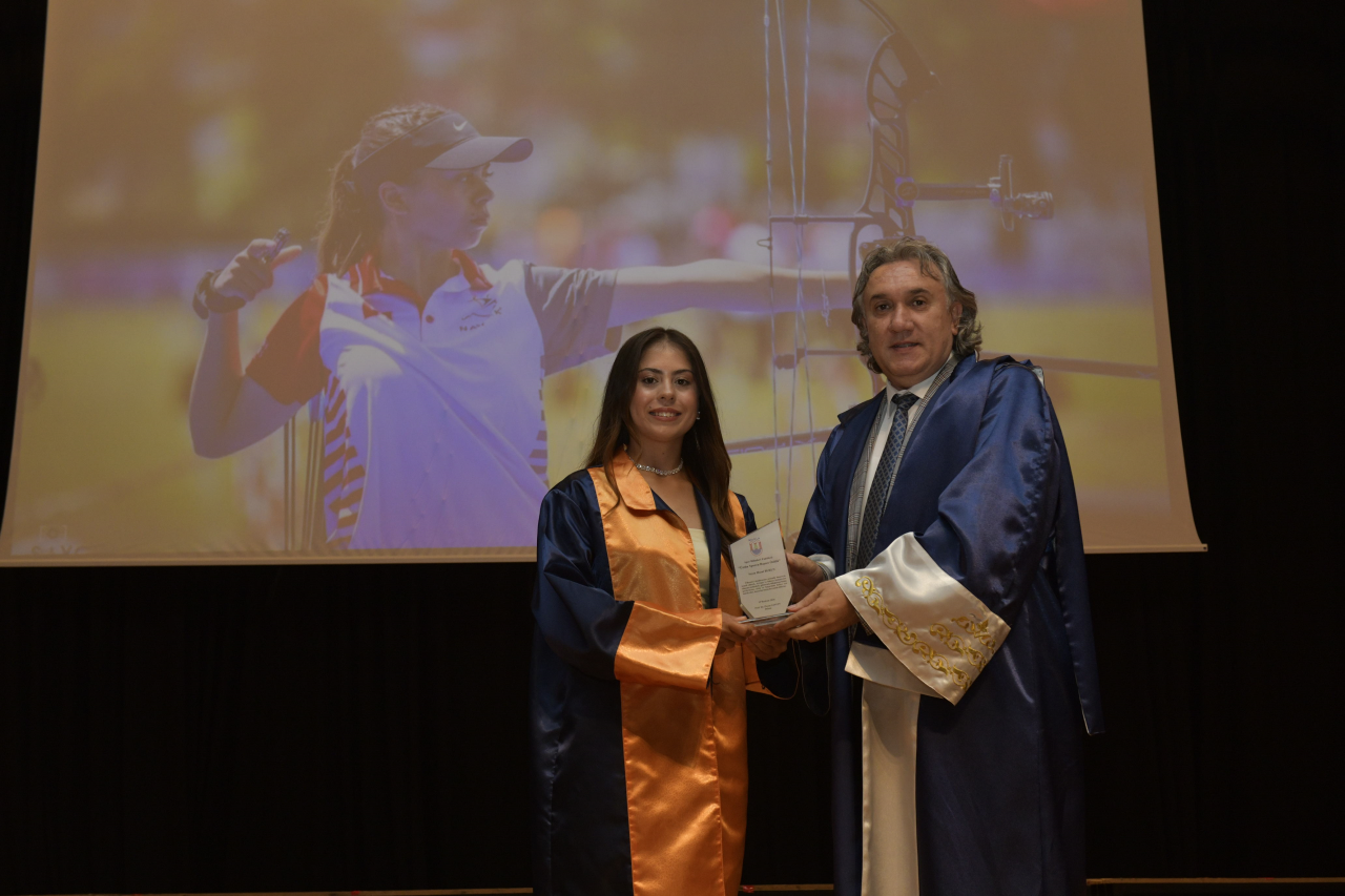 Spor Bilimleri Fakültesi’nde Mezuniyet Coşkusu