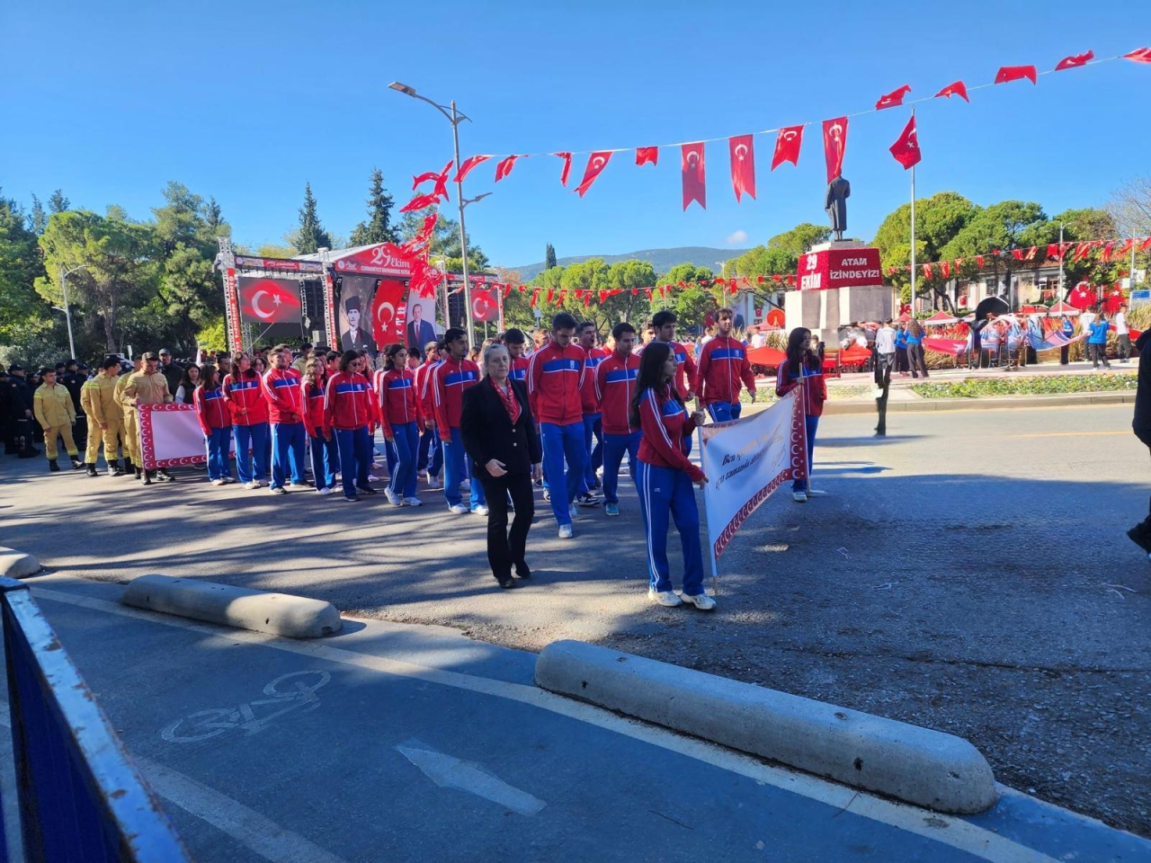 Spor Bilimleri Fakültesi Öğrencileri 29 Ekim Cumhuriyet Bayramı Coşkusuna Ortak Oldu