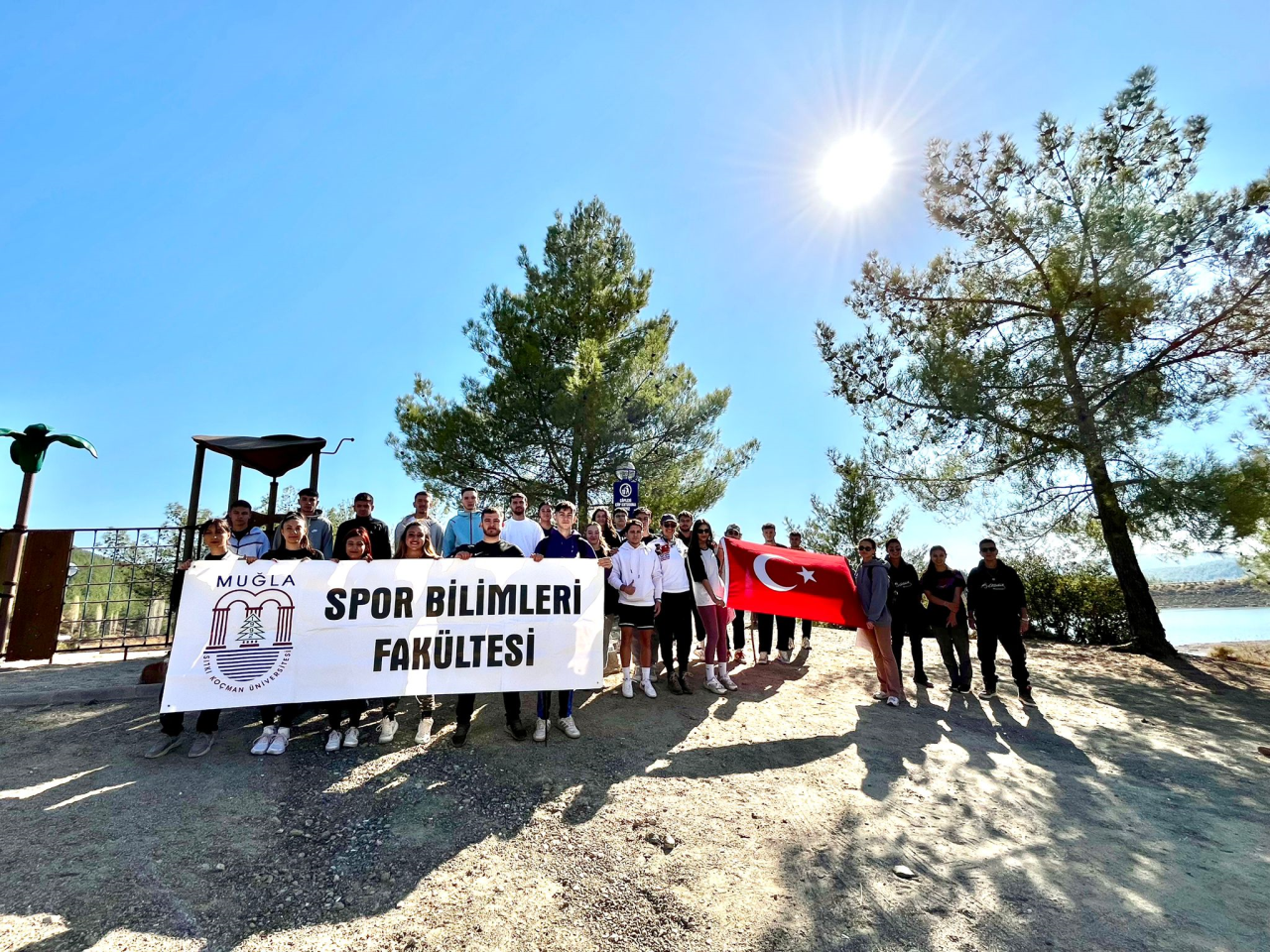 Spor Bilimleri Fakültesi Cumhuriyet Coşkusunu Doğa Yürüyüşü ile Kutladı