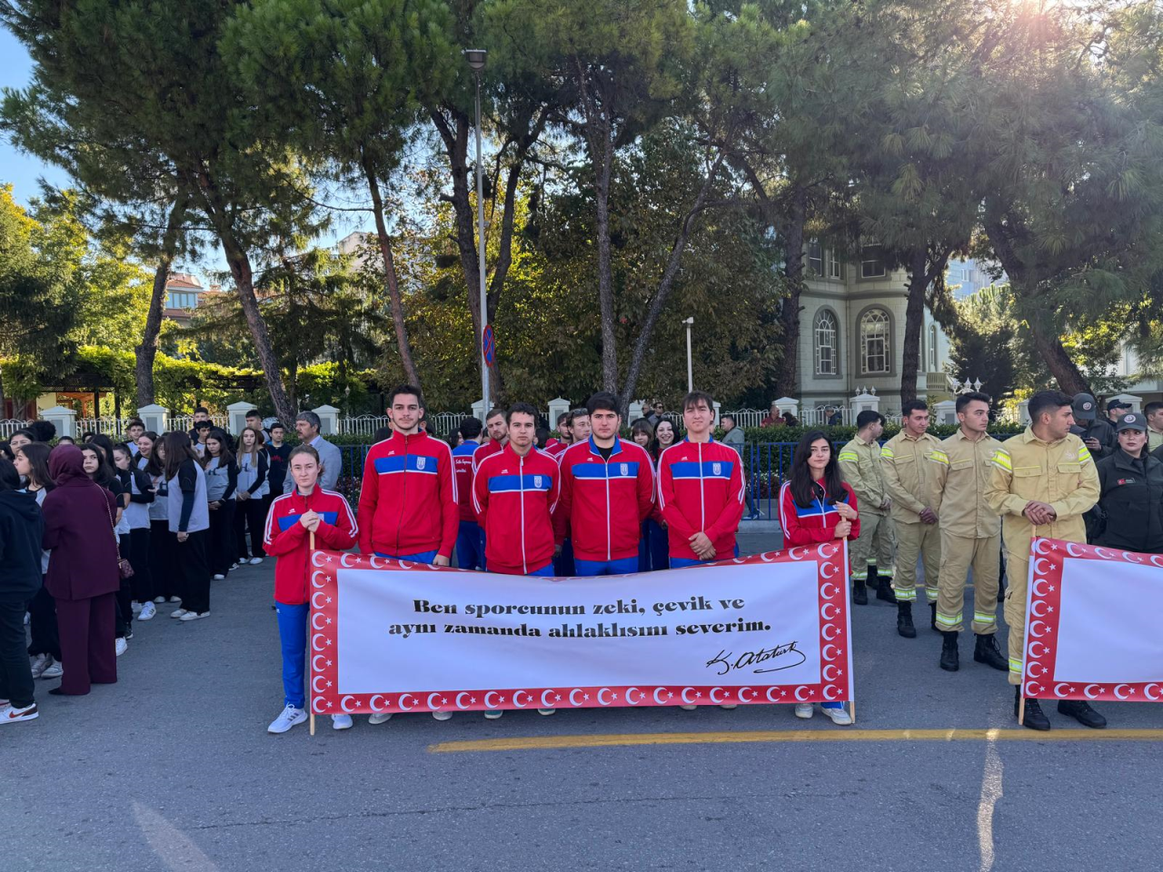 Spor Bilimleri Fakültesi Öğrencileri 29 Ekim Cumhuriyet Bayramı Coşkusuna Ortak Oldu
