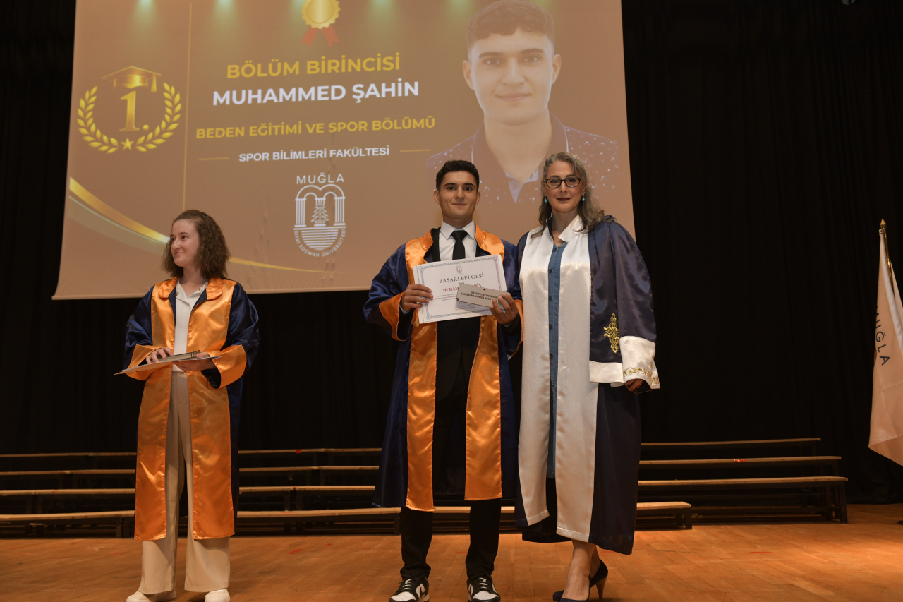 Spor Bilimleri Fakültesi’nde Mezuniyet Coşkusu