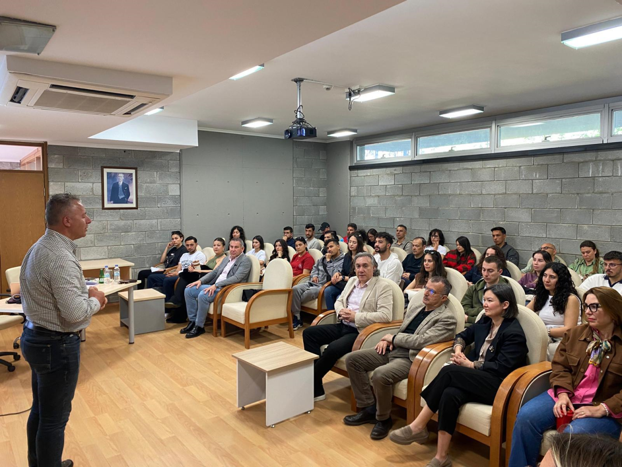 Alanın ve Sektörün İhtiyaçlarını Dikkate Alan Tez Konusu Belirleme Semineri Gerçekleştirildi