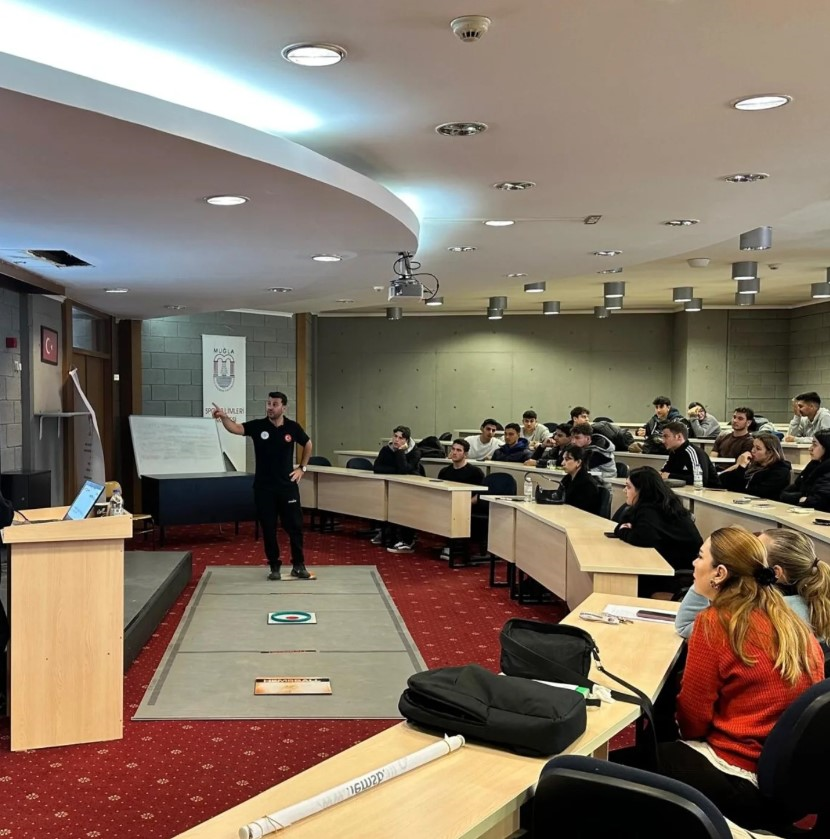 Fakültemizde  Hemsball Sporuna ilişkin Teorik ve Uygulamalı Tanıtım Etkinliği Gerçekleştirildi