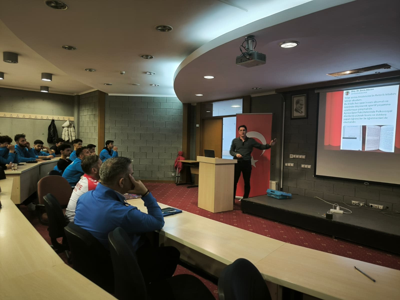 Fakültemizde “Spor İnsanı Kitap Okur mu?” Başlıklı Seminer Gerçekleştirildi