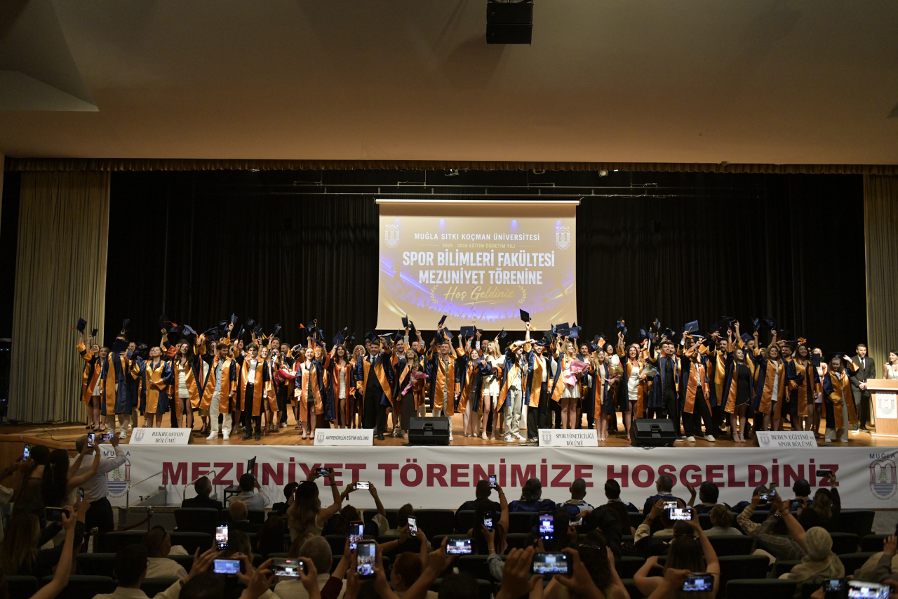 Spor Bilimleri Fakültesi’nde Mezuniyet Coşkusu