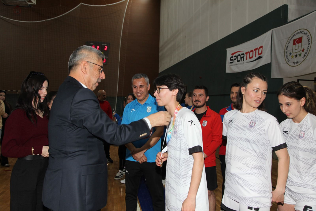 MSKÜ Kadın Futsal Takımımız Eleme Grup Müsabakalarını Şampiyonlukla Tamamladı ve Türkiye Şampiyonası Final Müsabakalarına Katılmaya Hak Kazandı