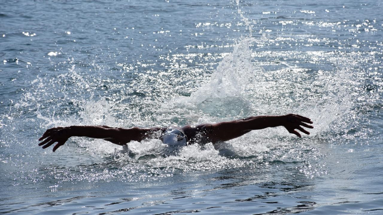 12. Uluslararası Arena Aquamasters Yüzme Şampiyonası’nda Öğrencimiz Alperen Efe Baykara Şampiyon Oldu