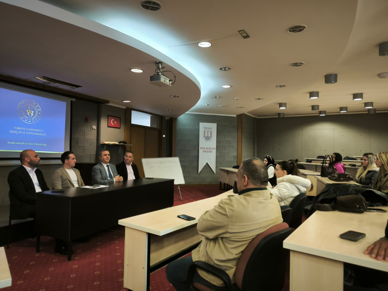 Fakültemizde Spor Yönetimi Uygulaması Toplantısı ve 2026 Gençlik Yılı Etkinlikleri Çerçevesinde Kariyer Günü Söyleşisi Düzenlendi
