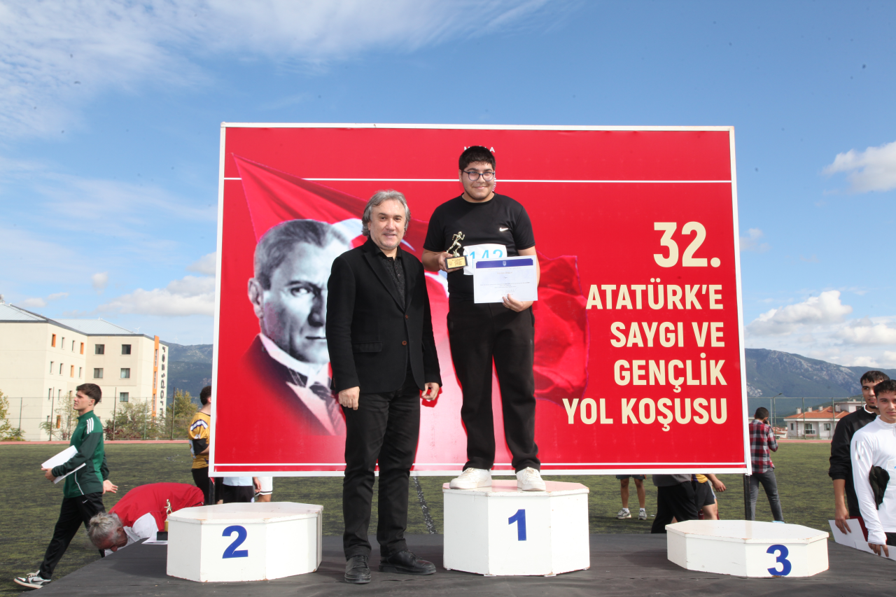 Muğla’da Atatürk’e Saygı Coşkusu: 32. Geleneksel Yol Koşusu Gerçekleştirildi