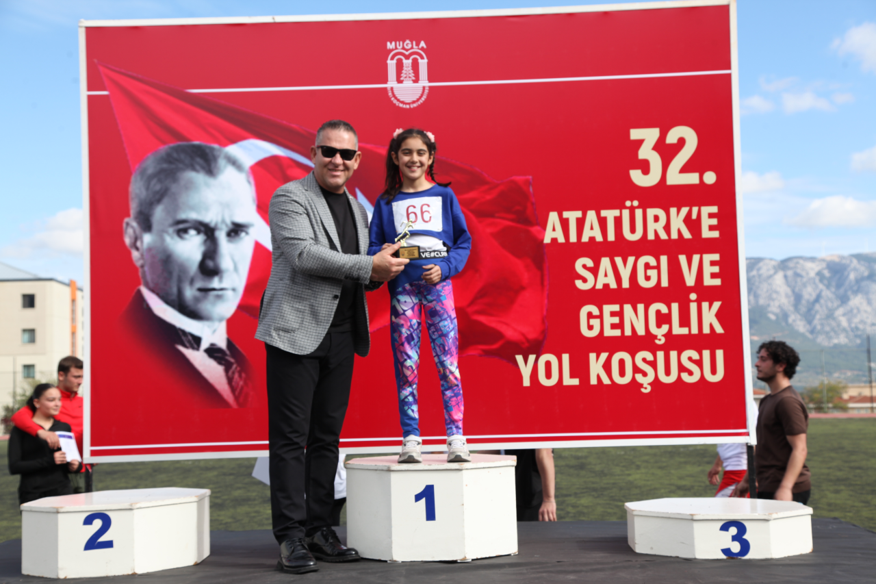 Muğla’da Atatürk’e Saygı Coşkusu: 32. Geleneksel Yol Koşusu Gerçekleştirildi