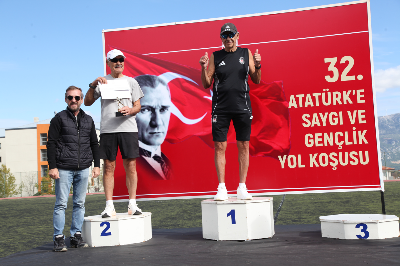 Muğla’da Atatürk’e Saygı Coşkusu: 32. Geleneksel Yol Koşusu Gerçekleştirildi