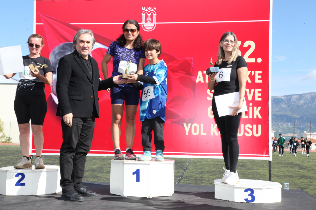 Muğla’da Atatürk’e Saygı Coşkusu: 32. Geleneksel Yol Koşusu Gerçekleştirildi