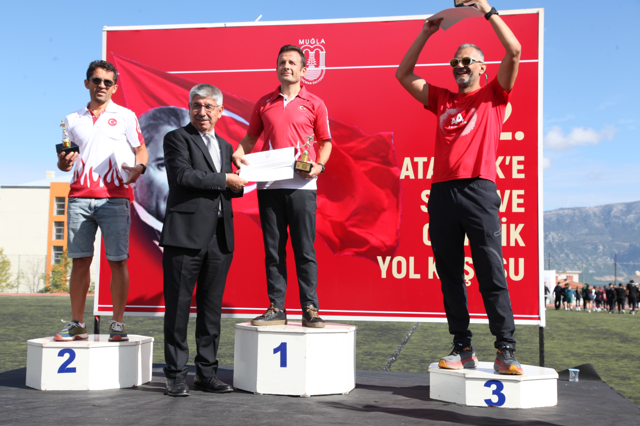 Muğla’da Atatürk’e Saygı Coşkusu: 32. Geleneksel Yol Koşusu Gerçekleştirildi