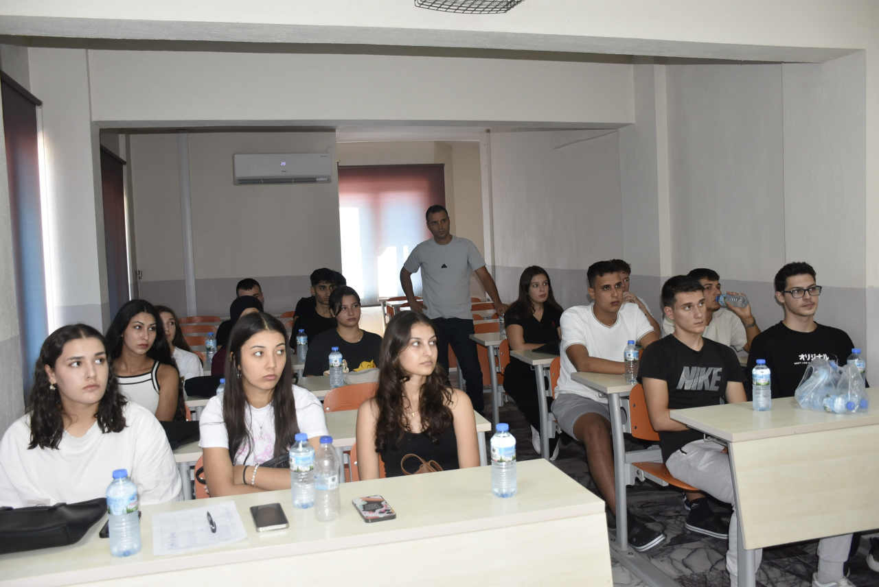 Yüksekokulumuzu Yeni Kazanan Öğrencilerimize Oryantasyon Eğitimleri Verildi