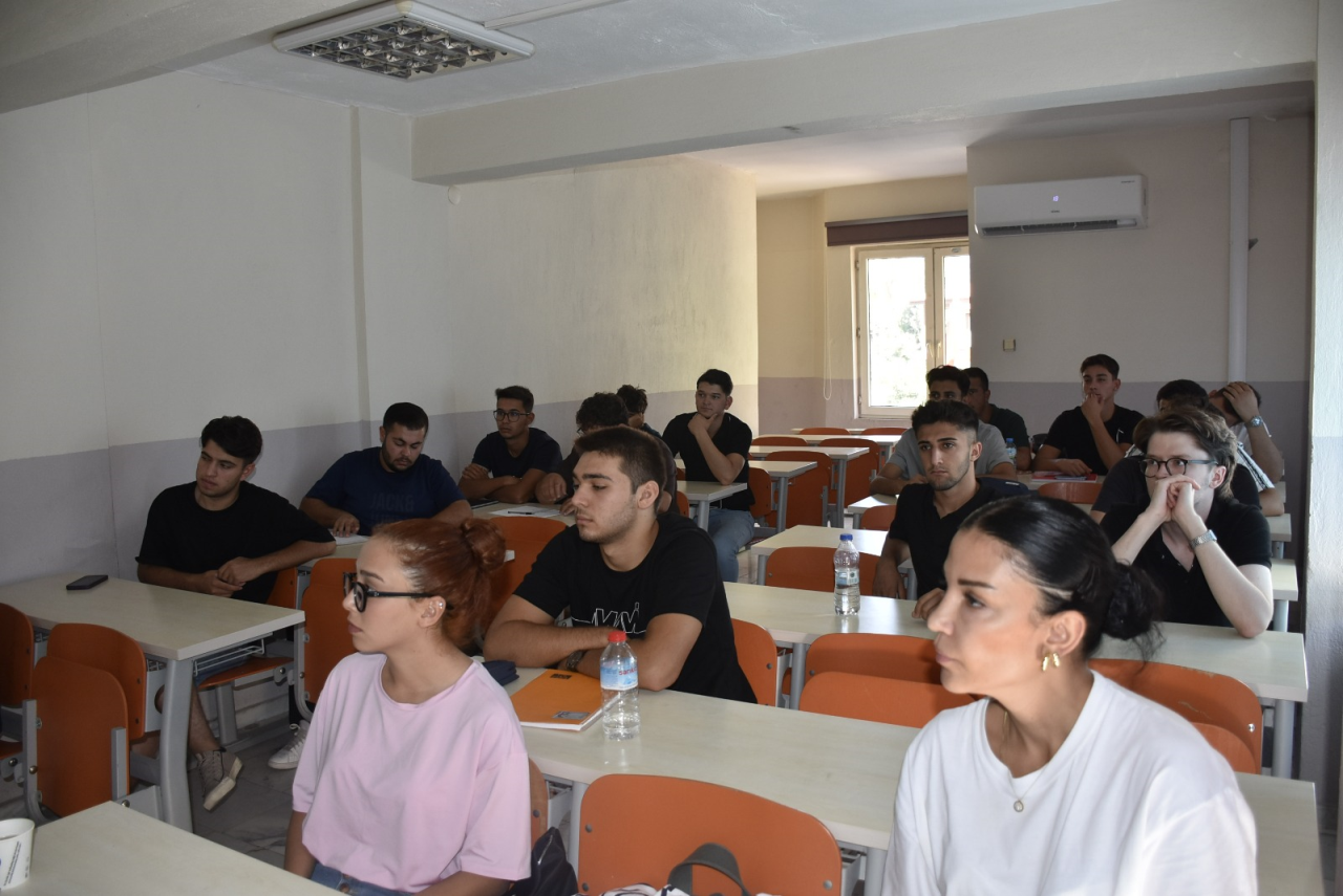 Yüksekokulumuzu Yeni Kazanan Öğrencilerimize Oryantasyon Eğitimleri Verildi