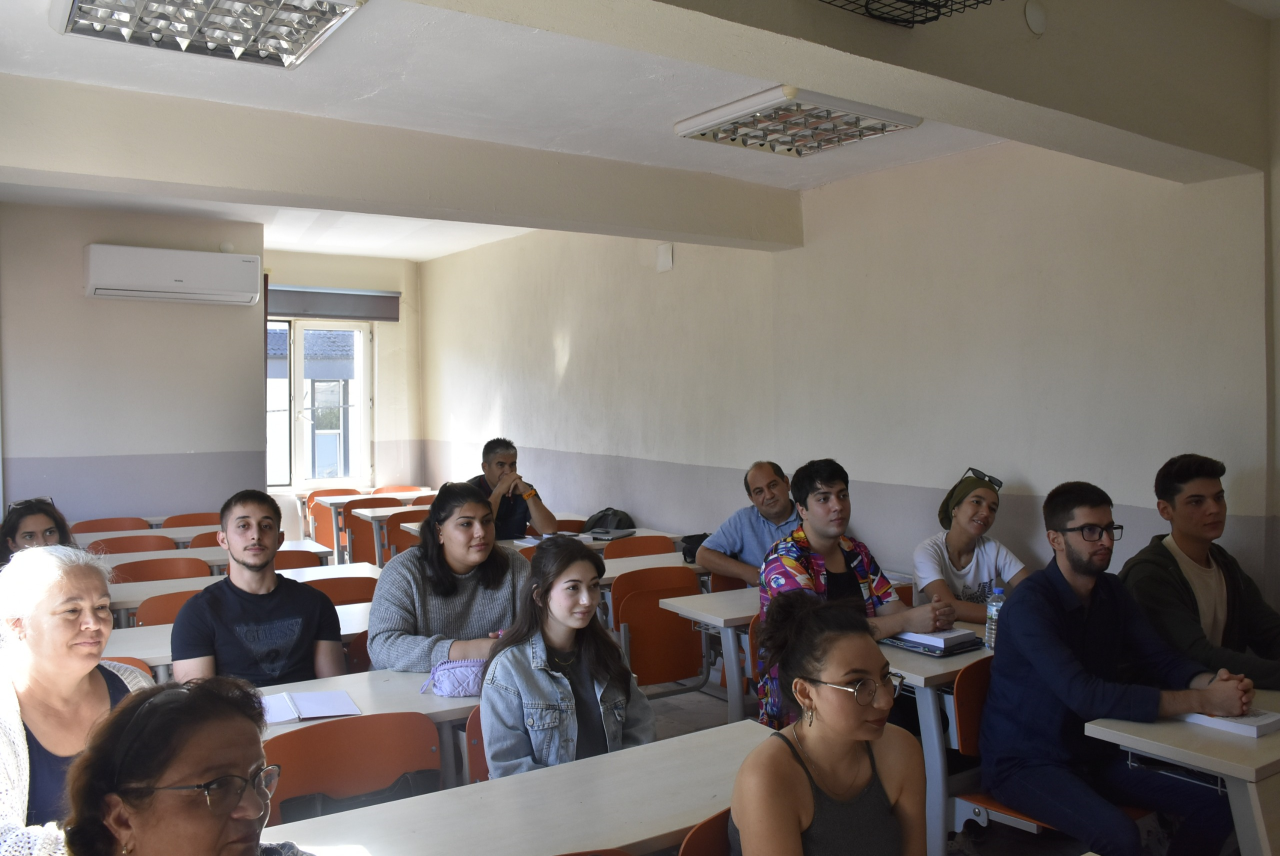 Yüksekokulumuzu Yeni Kazanan Öğrencilerimize Oryantasyon Eğitimleri Verildi