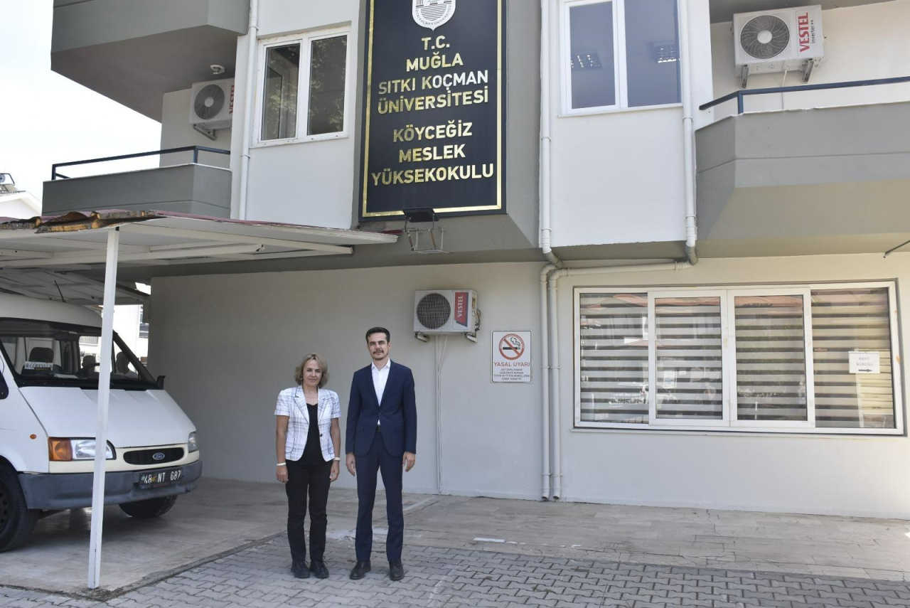 Köyceğiz Cumhuriyet Başsavcısı Ömer Aydoğdu, Yüksekokulumuz Müdürü Doç. Dr. Hatice Ulusoy’u Ziyaret Etti.