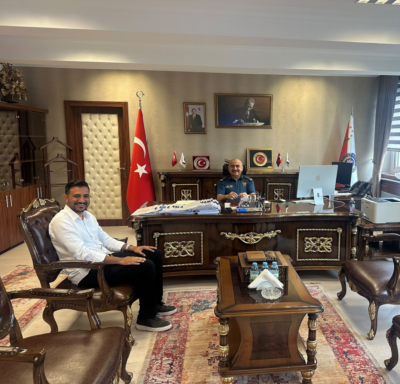Yüksekokulumuz Müdür Yardımcısı Öğr. Gör. A. Faruk Ersoy, Emniyet Genel Müdürlüğü Özel Güvenlik Denetleme Başkanı Sayın Aydın Uğurlu’yu makamında ziyaret etti.