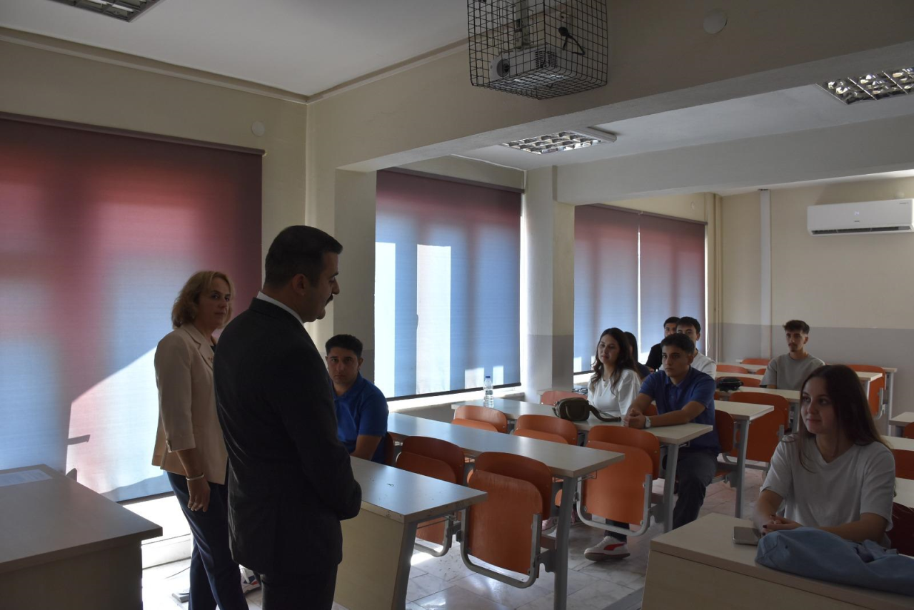 Kaymakamımız Sayın Mert KUMCU Yüksekokulumuz Müdürü Doç.Dr.Hatice ULUSOY’u makamında ziyaret etti.