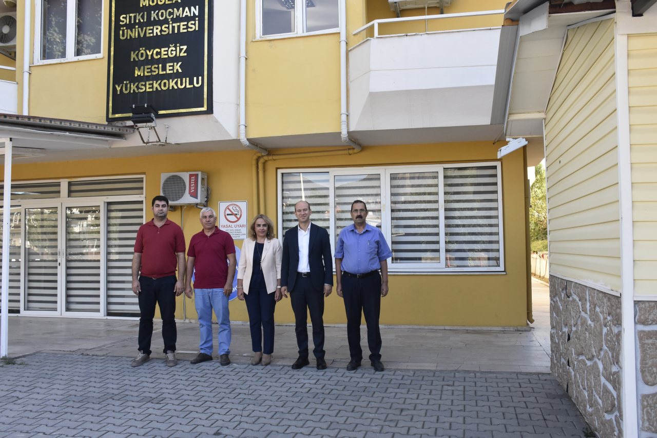 Köyceğiz Kaymakamımız sayın Mustafa MASLAK ile İlçe Gençlik Spor ve İl Müdürümüz Mehmet KALELİ, Yüksekokulumuz Müdürü Doç.Dr.Hatice ULUSOY’u makamında ziyaret ettiler. 