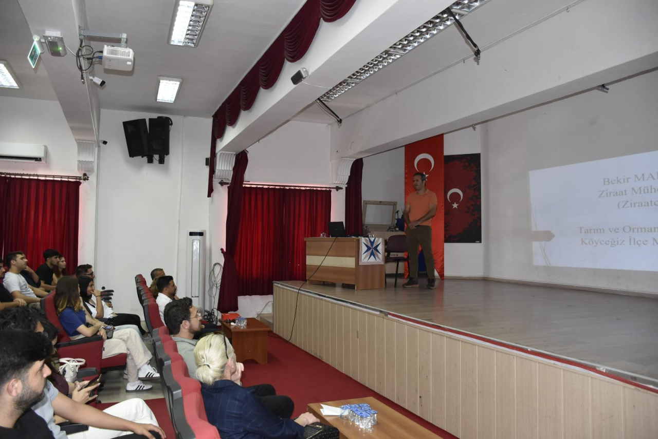 Kariyer Yolculuğu: Sektörle Buluşma Söyleşi Etkinliği Gerçekleştirildi