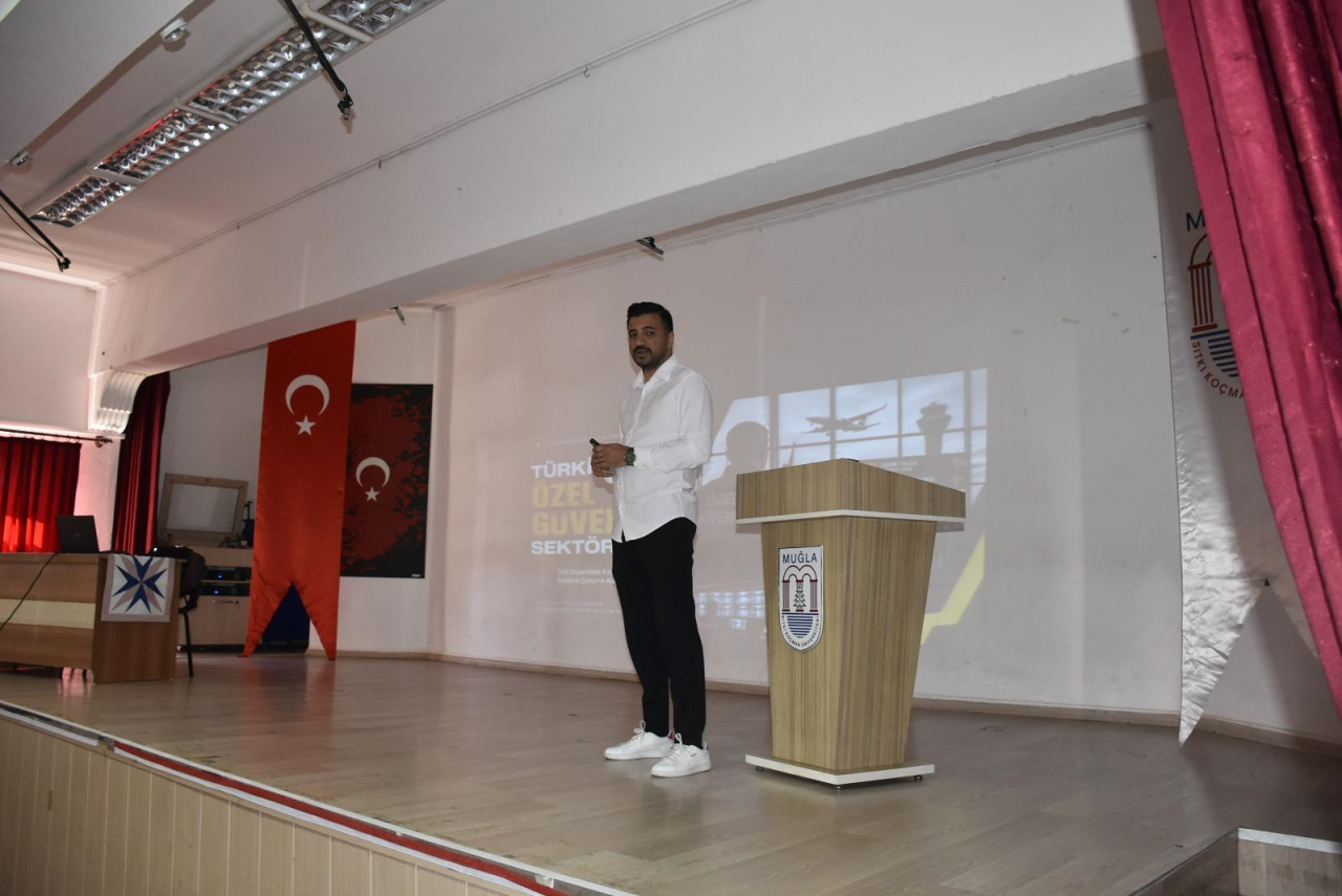 Kariyer Yolculuğu: Sektörle Buluşma Söyleşi Etkinliği Gerçekleştirildi