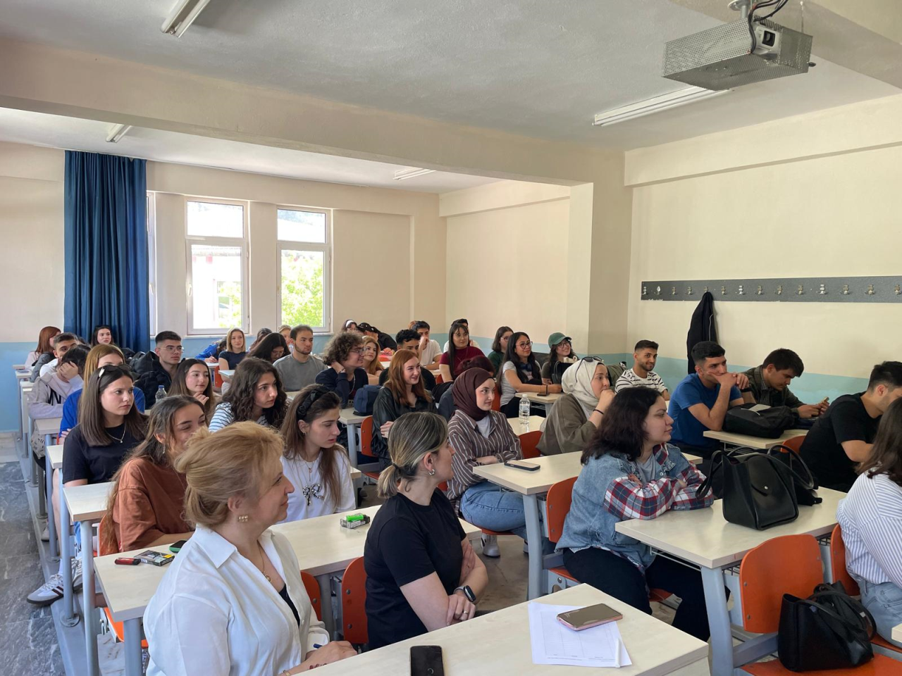 YÜKSEKOKULUMUZDA MÜDÜR-ÖĞRENCİ BULUŞMASI