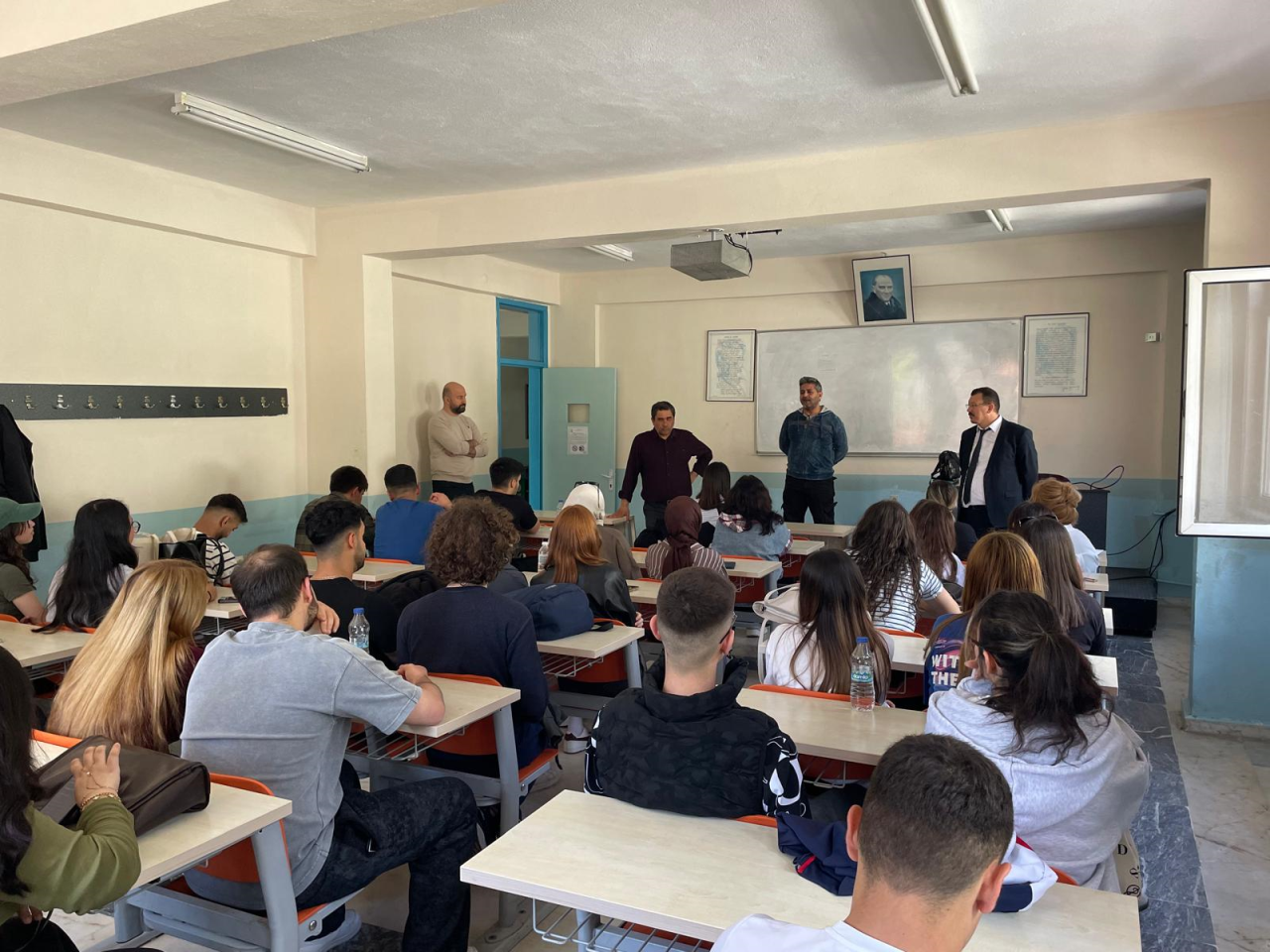 YÜKSEKOKULUMUZDA MÜDÜR-ÖĞRENCİ BULUŞMASI