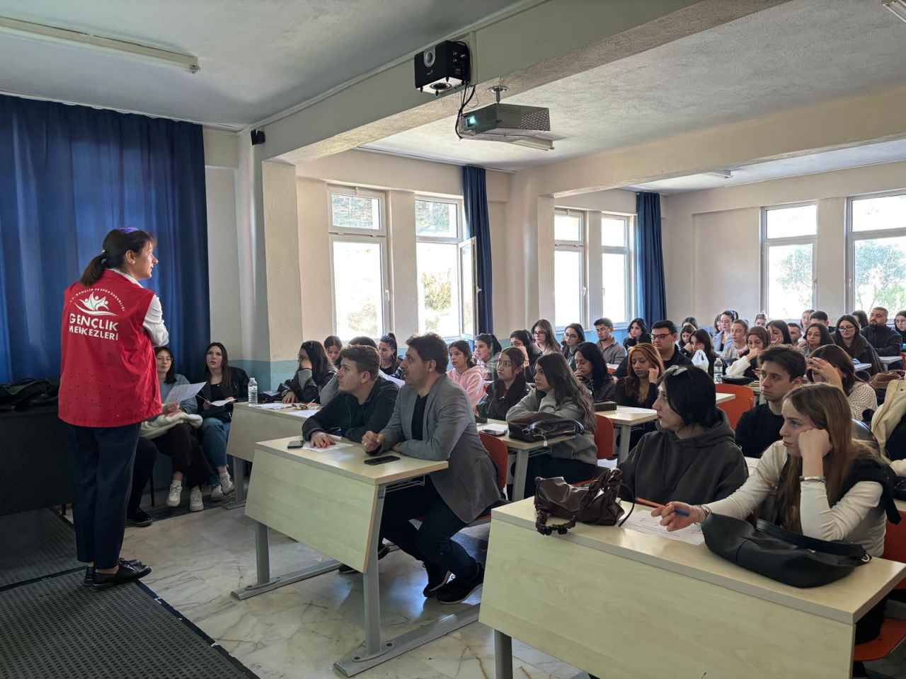 Ula Ali Koçman Meslek Yüksekokulu öğrencilerine bağımlılık eğitimi verildi