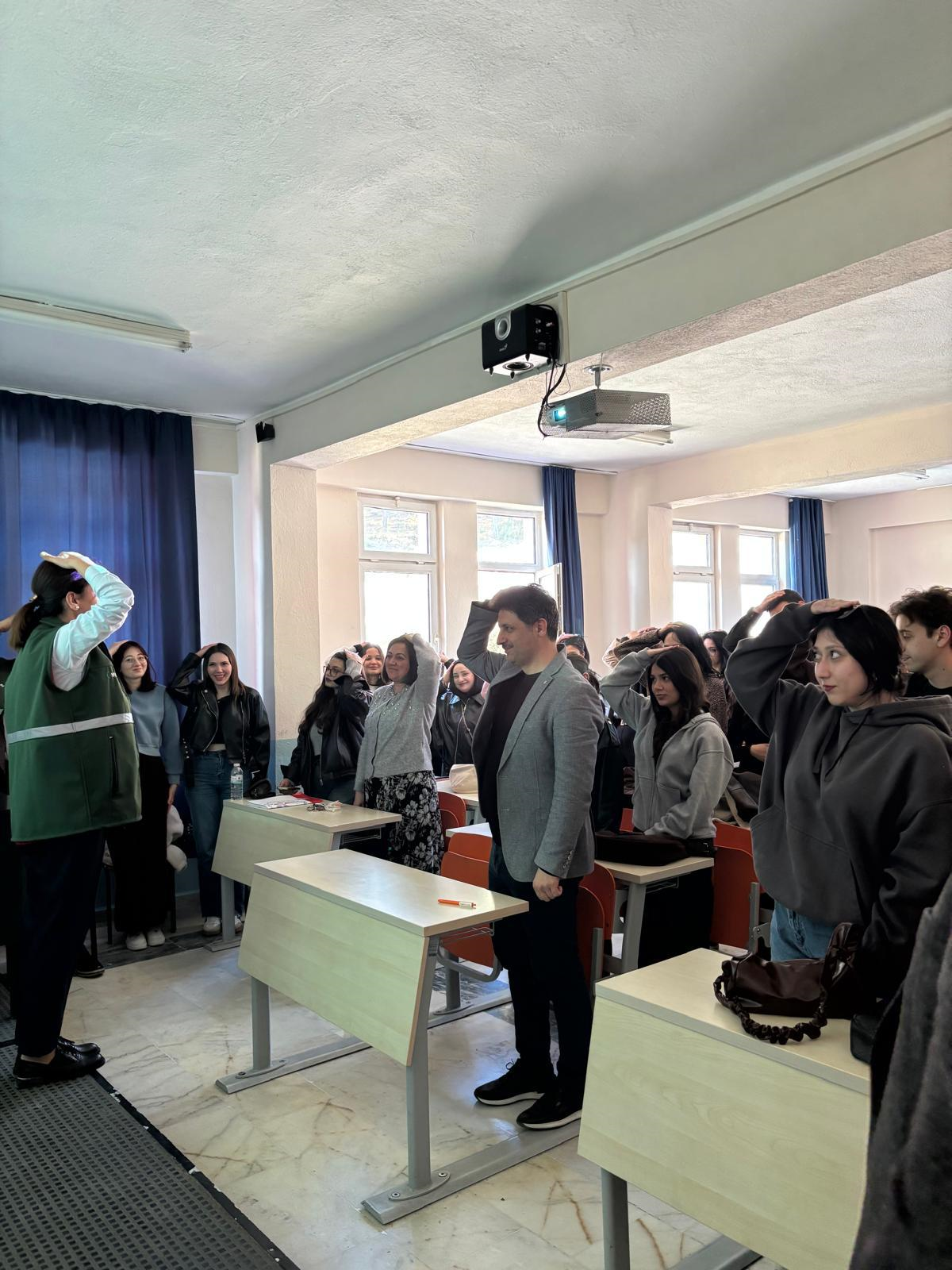 Ula Ali Koçman Meslek Yüksekokulu öğrencilerine bağımlılık eğitimi verildi