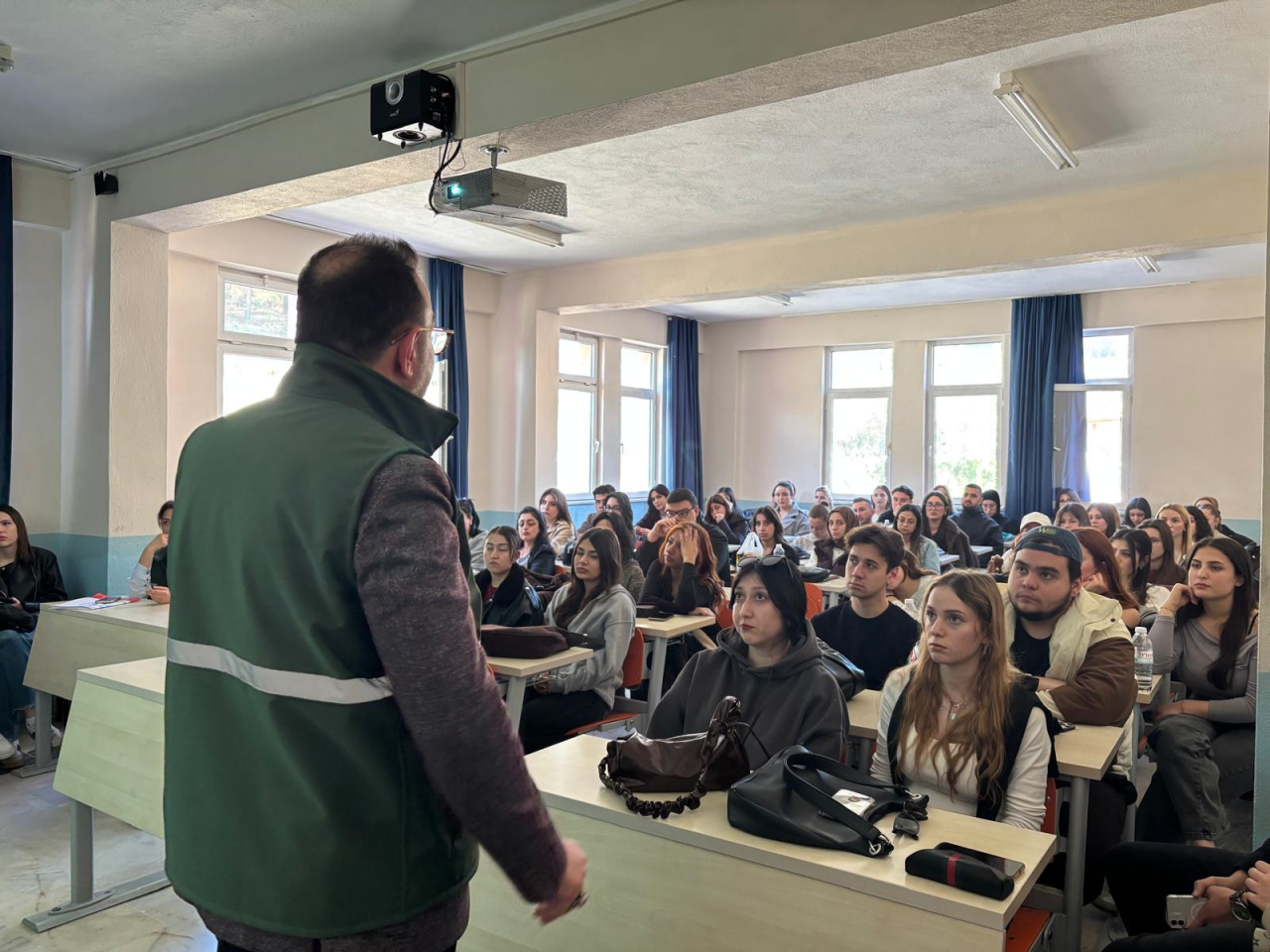 Ula Ali Koçman Meslek Yüksekokulu öğrencilerine bağımlılık eğitimi verildi