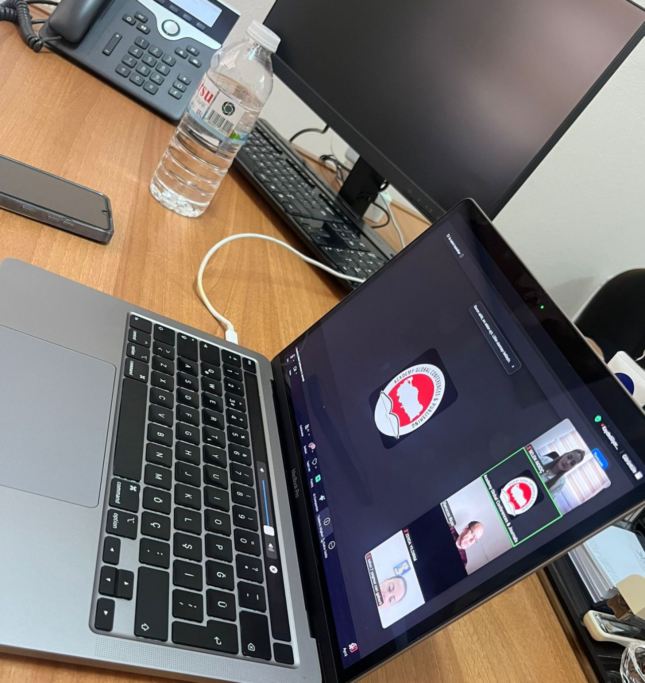 Yüksekokulumuz Halkla İlişkiler ve Tanıtım Programı Öğrencilerinden Uluslararası Kongrelerde Dikkat Çeken Başarı