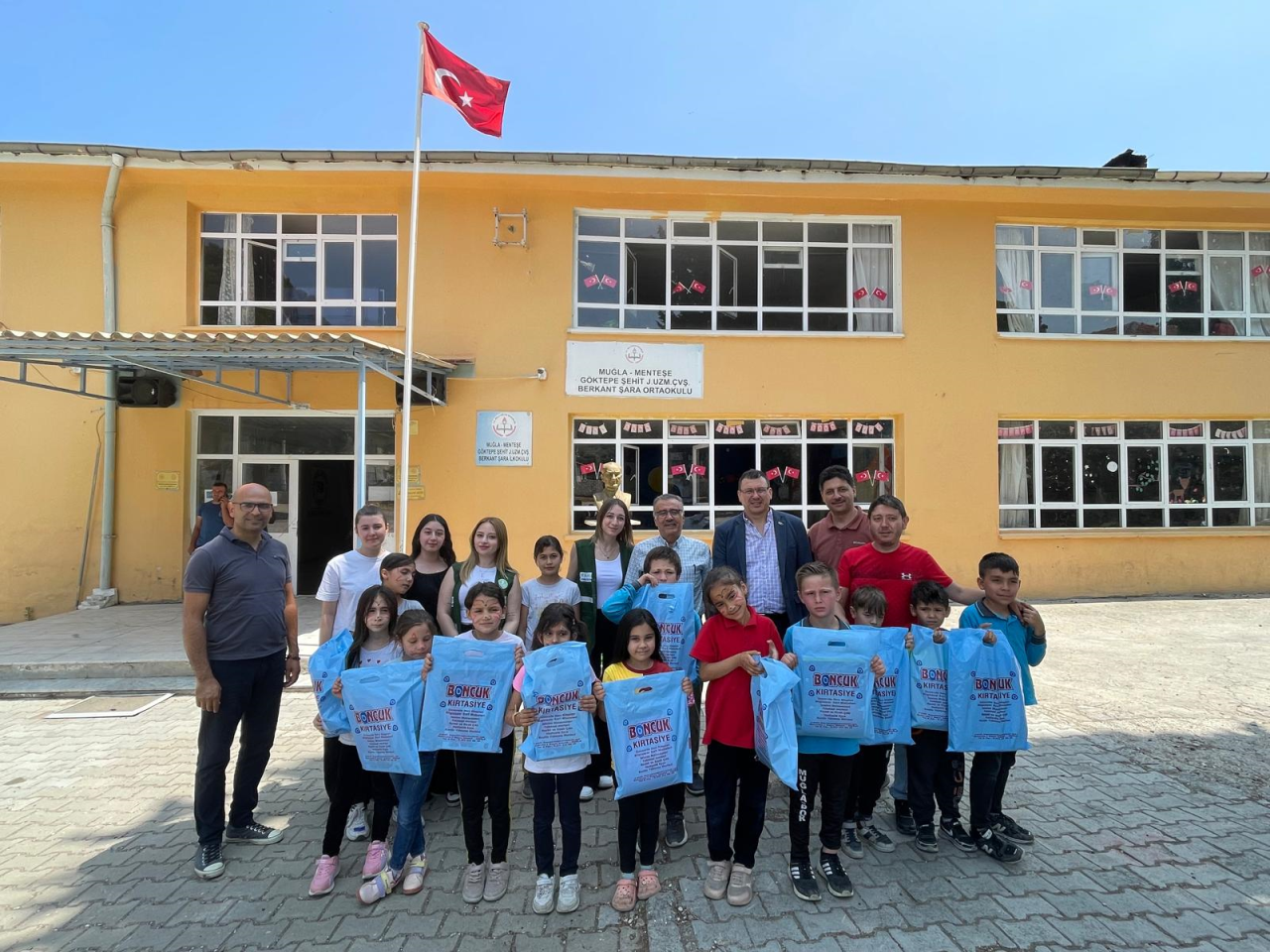 Sosyal Sorumluluk Projesiyle Öğrenciler Göktepe İlkokulu’na Destek Oldu