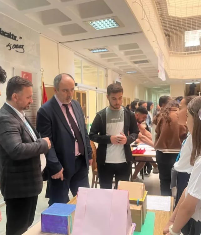 Eğitim Fakültesi, TÜBİTAK 4006-B Bilim Fuarı’na Ev Sahipliği Yaptı
