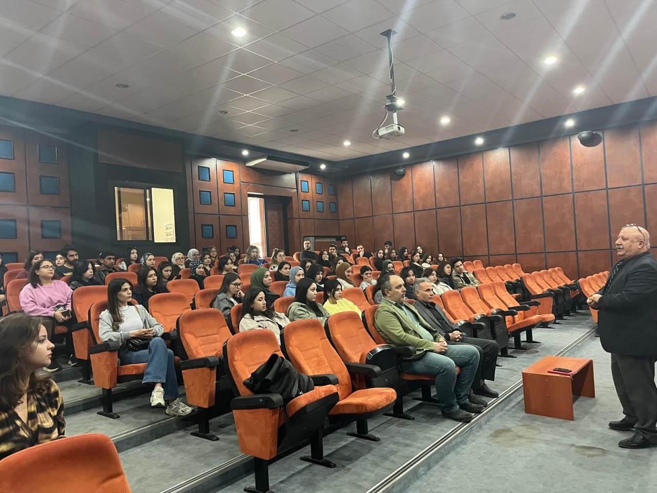 “Toplum için El Ele: Sevgi, Saygı ve Dayanışma” Projesi Kapsamında Oryantasyon Toplantısı Gerçekleştirildi