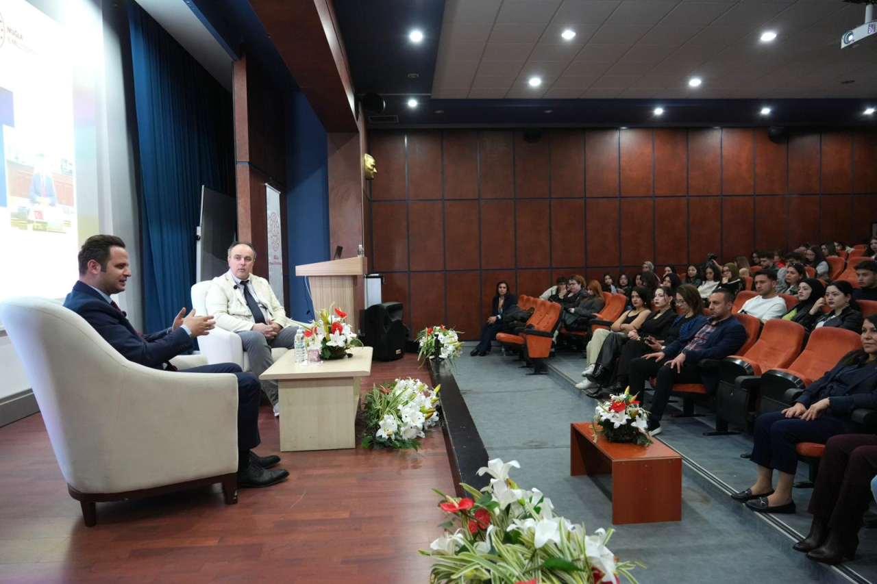 Muğla İl Millî Eğitim Müdürü Emre ÇAY, Öğretmen Adaylarıyla Kariyer Buluşmasında Bir Araya Geldi