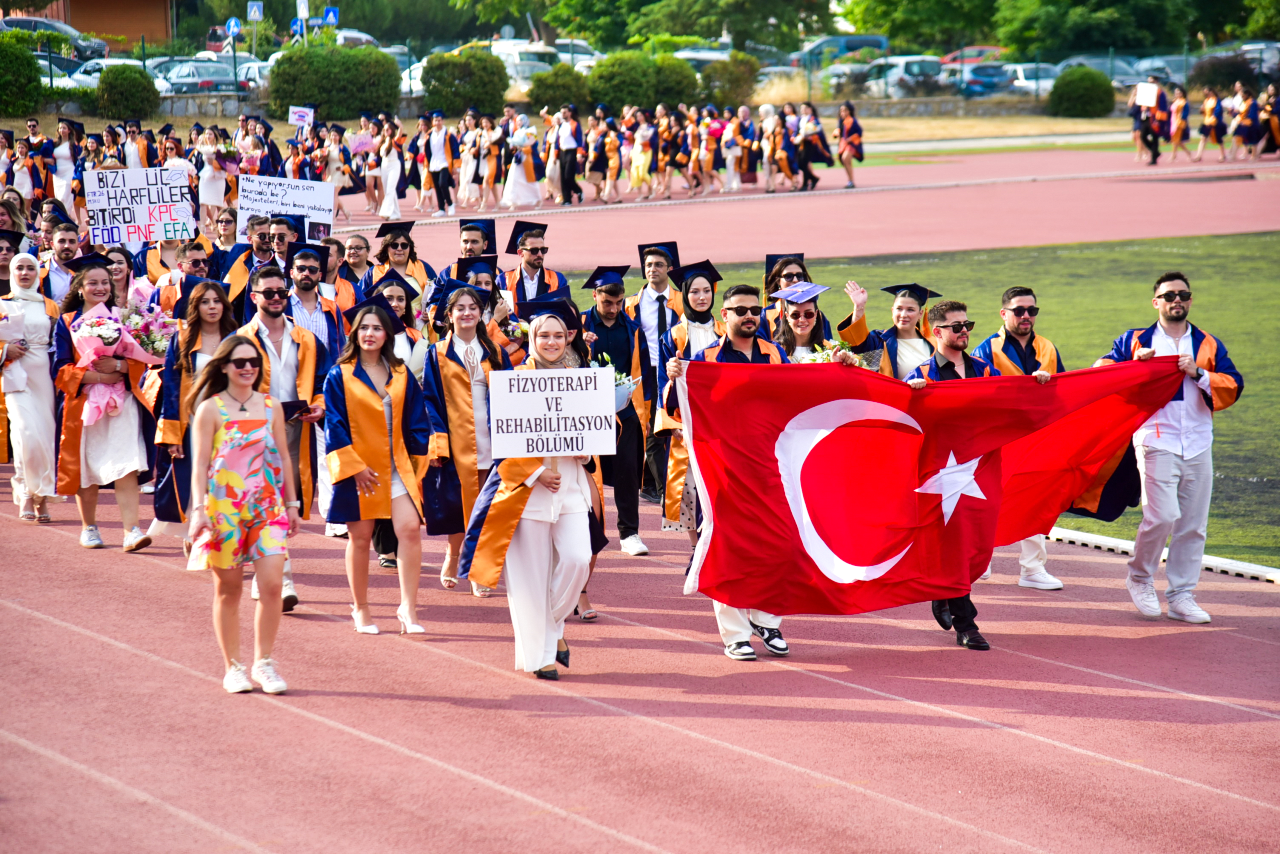 Meslek Hayatına İlk Adım: Sağlık Bilimleri Fakültesinde Mezuniyet Coşkusu