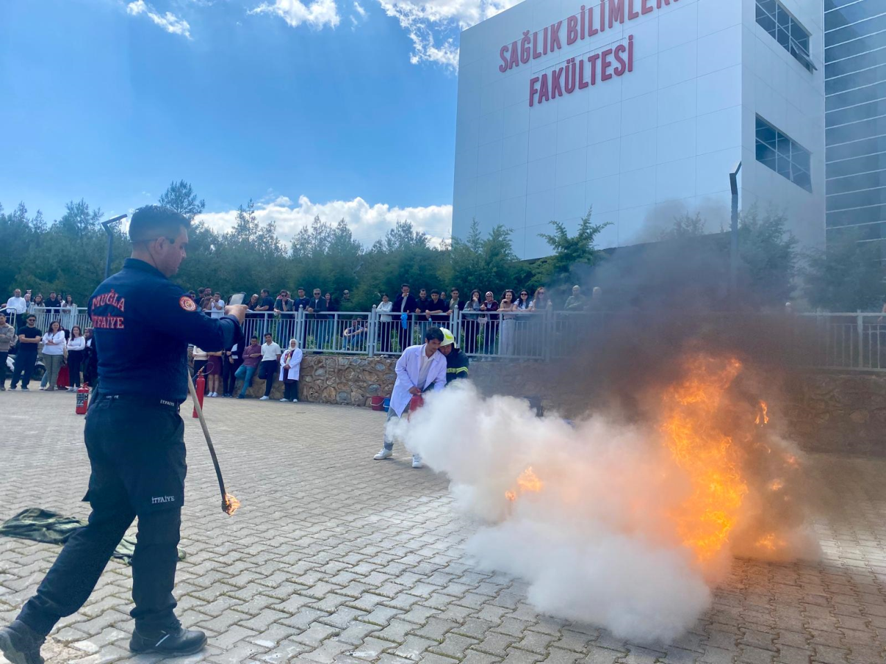 Fakültemizde Uygulamalı Yangın Eğitimi ve Tatbikatı Gerçekleştirildi