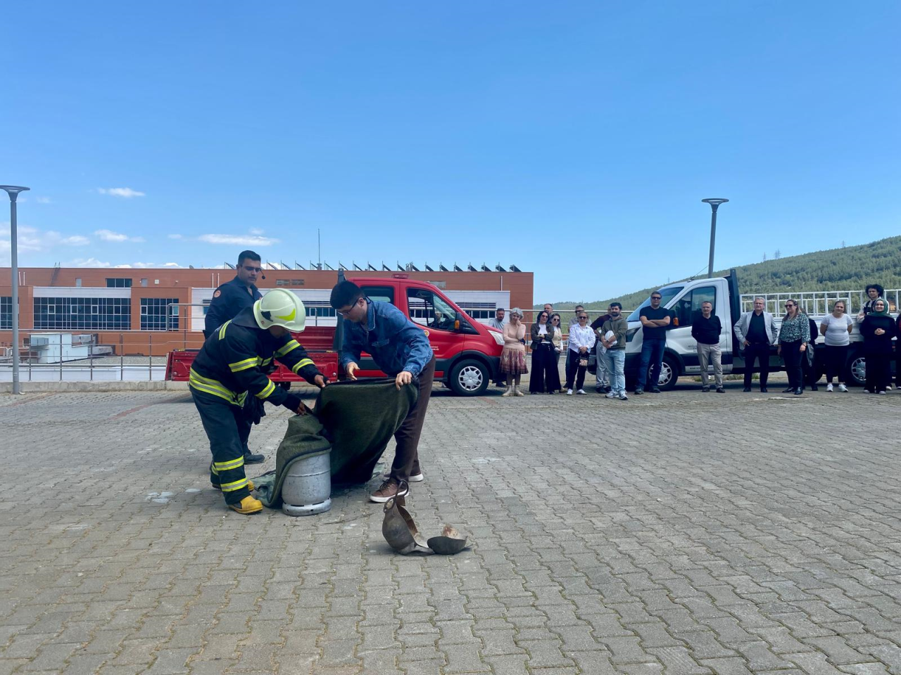 Fakültemizde Uygulamalı Yangın Eğitimi ve Tatbikatı Gerçekleştirildi