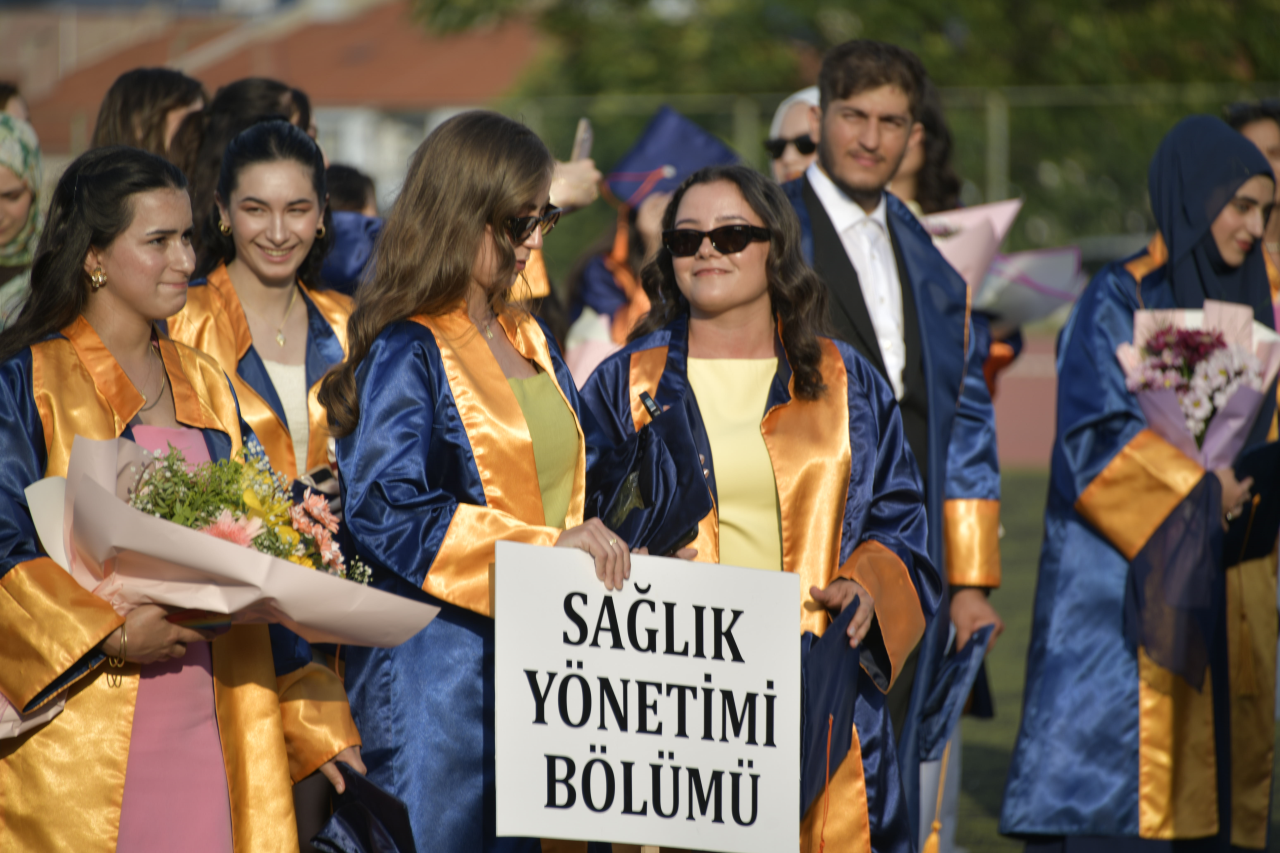 Meslek Hayatına İlk Adım: Sağlık Bilimleri Fakültesinde Mezuniyet Coşkusu