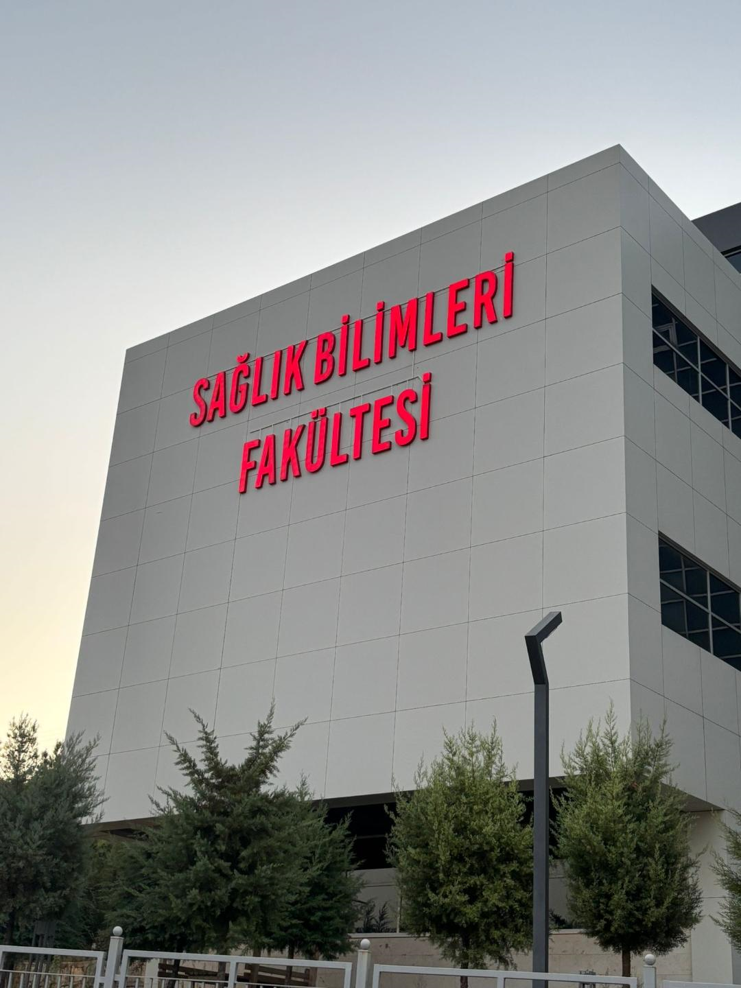 Fakülte binası Ön cephe harfleri yenilendi!