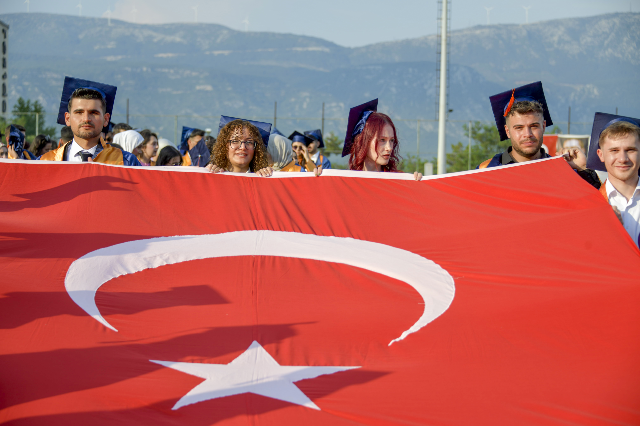 Meslek Hayatına İlk Adım: Sağlık Bilimleri Fakültesinde Mezuniyet Coşkusu